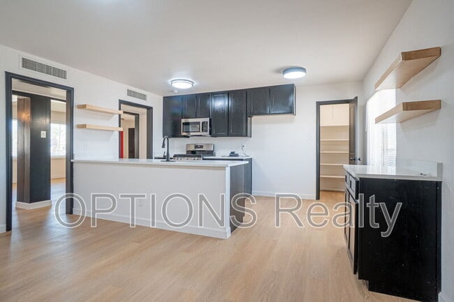 Photo - 204 Balboa Rd
