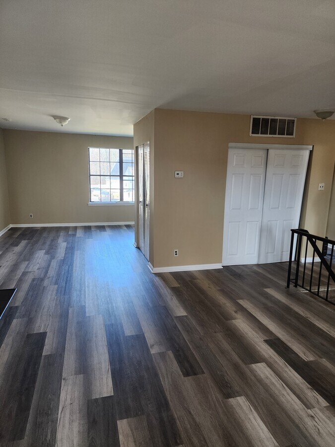 Photo - 9 Hampton Gate Dr Unidad AptB