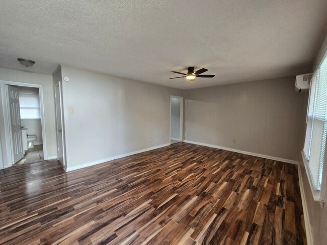 Photo - 2305 Emily St