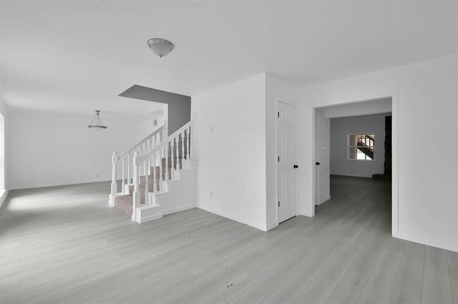 Photo - 549 Brandon Rd