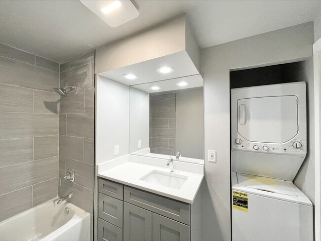 Photo - Interlake Place