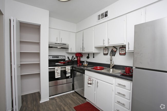 Photo - Dalton Pointe Shadow