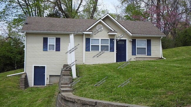 Photo - Adorable 2 bedrooms and 1 bath home located on N Drury Ave in Kansas City, MO