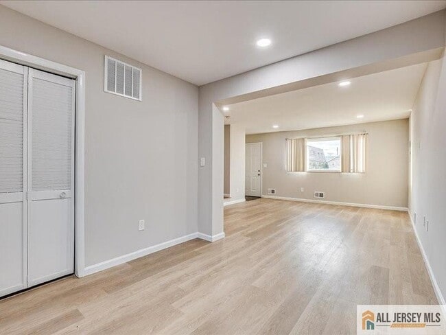 11 Hyde Ave