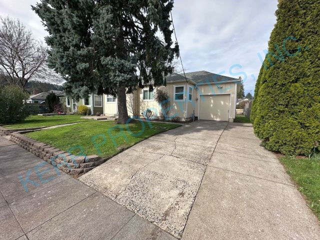 Building Photo - Charming 2-Bed Bungalow Retreat in Heart of Portland – Cozy 850 Sq Ft Space Awaits!