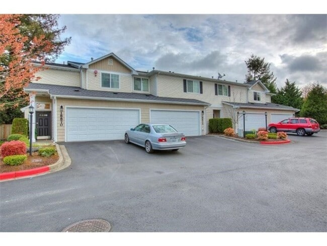 Building Photo - Contemporary Town home in Renton