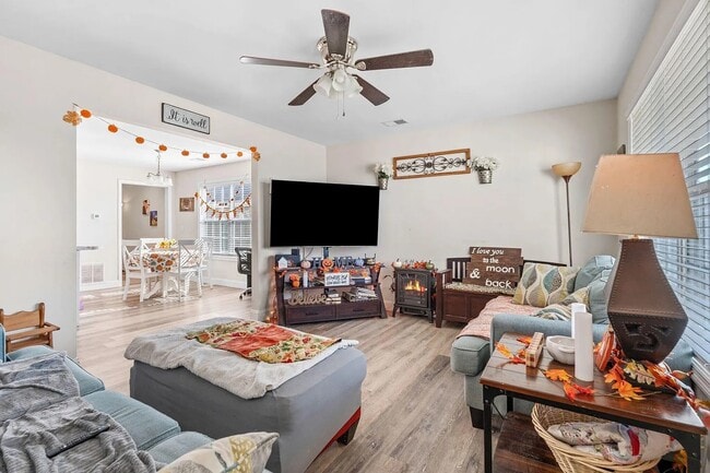 Living Room - 9001 Landon Ln
