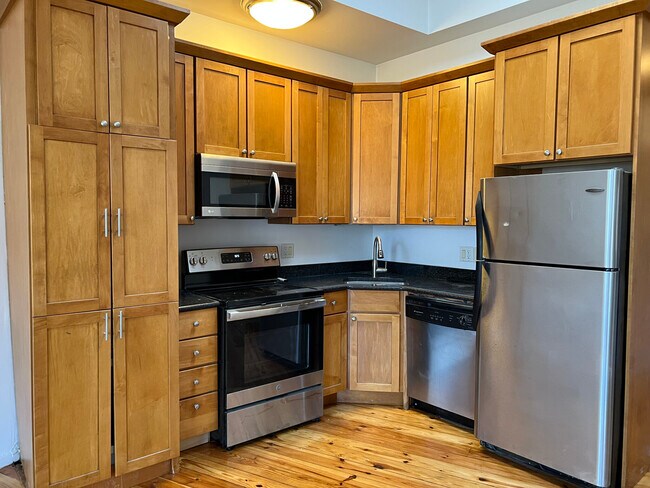 Photo - 600 Columbia Rd Unit 1