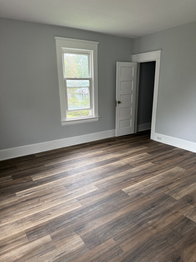 261 Park Pl Unit up