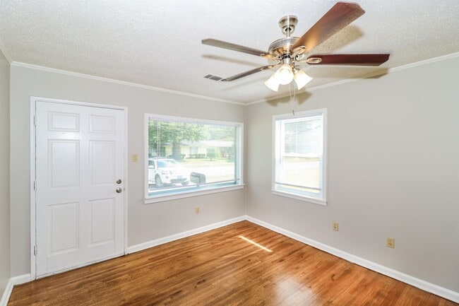 Photo - 4815 Marcel Ave