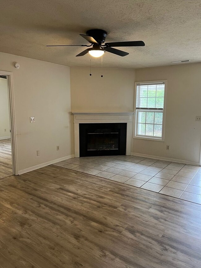 Building Photo - Cute Duplex on a Private Lot Rental