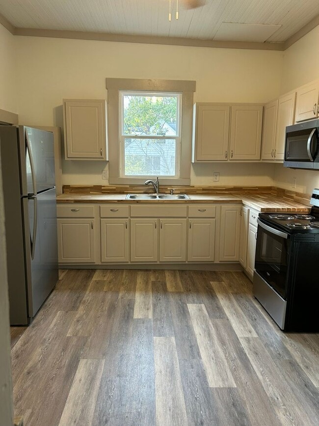 Photo - 113 E Church St