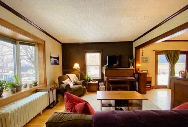 Photo - AVAILABLE APRIL - 3 BED 1 BATH