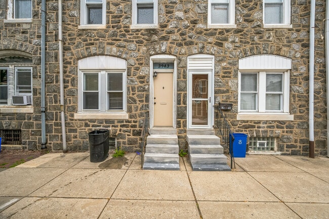 Building Photo - 3943 Terrace St Rental