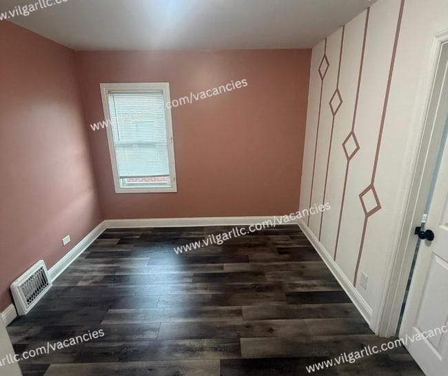 Photo - 511-511 169th St