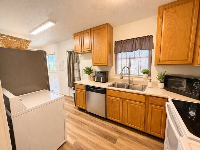 Photo - 1238 Janes Ln