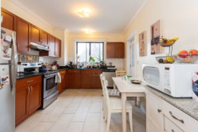 Photo - 4 bed 2 bath - Allston - 9/1   (No Broker Fee)