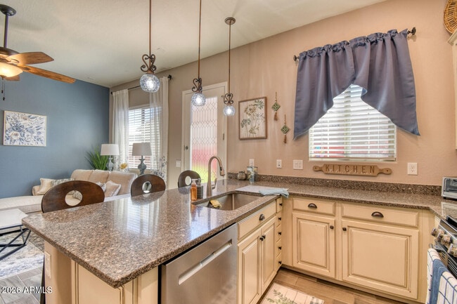 3540 E Desert Broom Dr