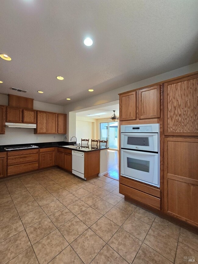 Photo - 548 White Pine St
