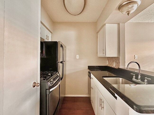 Photo - 2401 Manor Rd