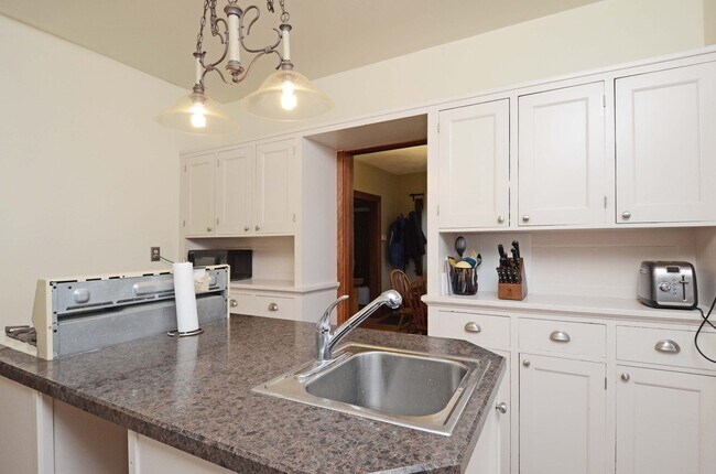 Photo - 130 W 44th St