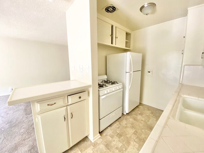 Photo - 3337 Mentone Ave Unit 4