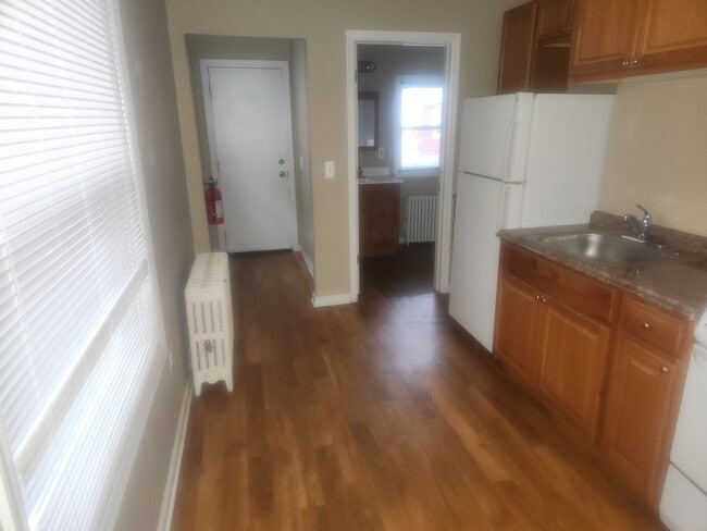 Building Photo - 96 Broughton Ave Unit 1