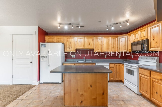 Building Photo - 389 S State St Unit 24