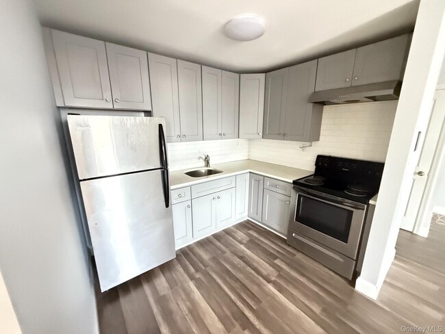Building Photo - 1219 2nd Ave Unit 202 Rental