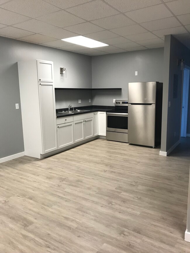 Building Photo - 208 1/2 Main St S Unit B