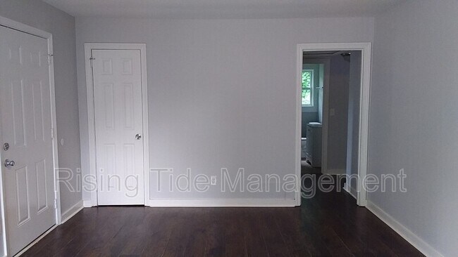 Photo - 1909 16th Ave N