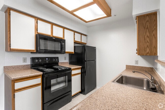 1 BR w/ Den, 1 BA - 775 SF - Harbour Gates Apartments