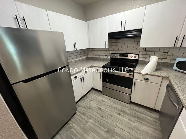 Photo - 304 E South St Unit #1023