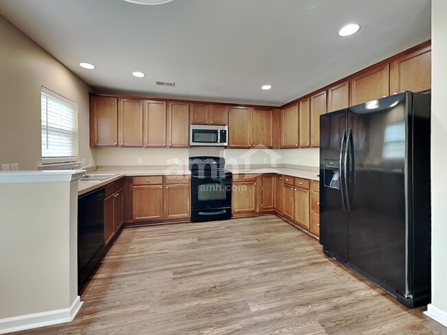 Photo - 314 Southwilde Way