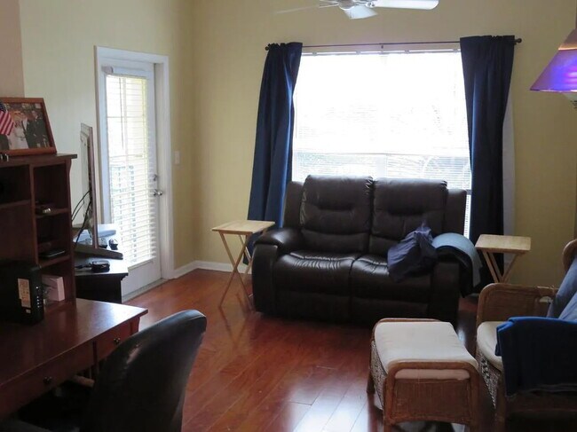 "Charming 1-Bedroom Retreat in Tampa's Heart – 721 Sq Ft of Comfort!"