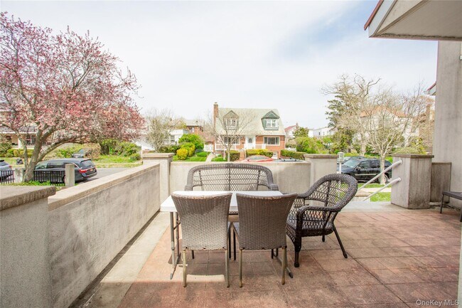 Photo - 136 E Olive St