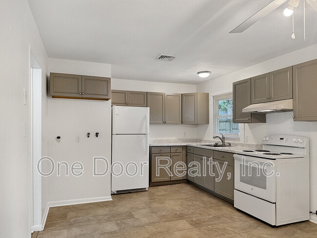 Photo - 105 Walker Dr