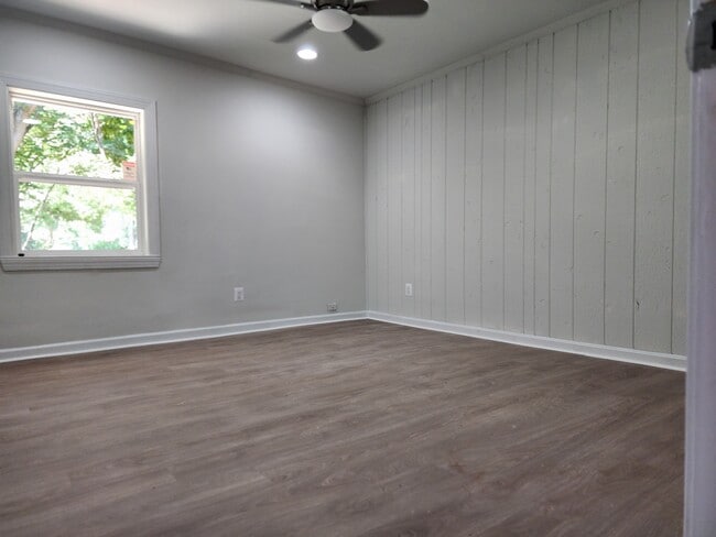 Photo - 17651 Graham St