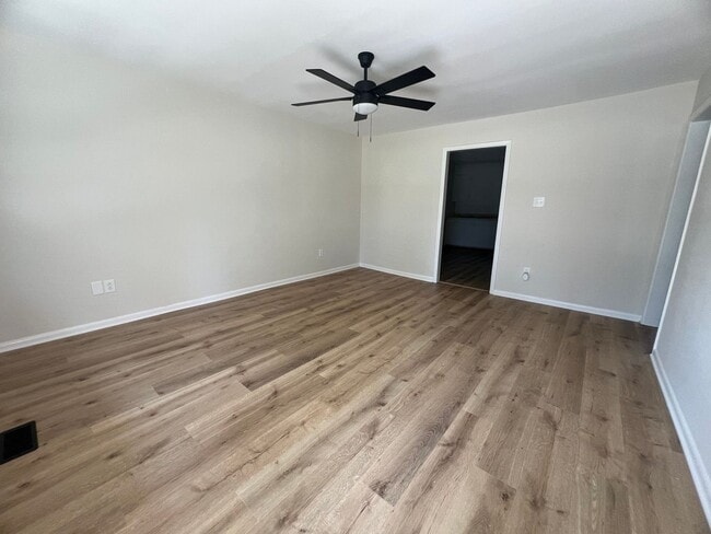 Photo - 1811 Battleground Dr