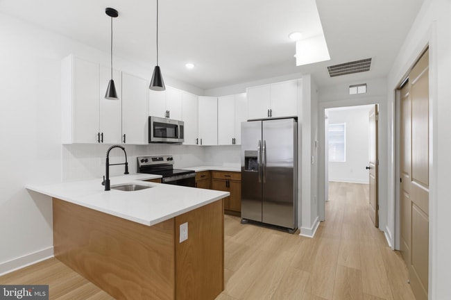 Building Photo - 2223 N 22nd St Unit 3
