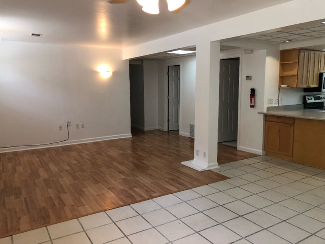 Photo - 652 N 2nd St