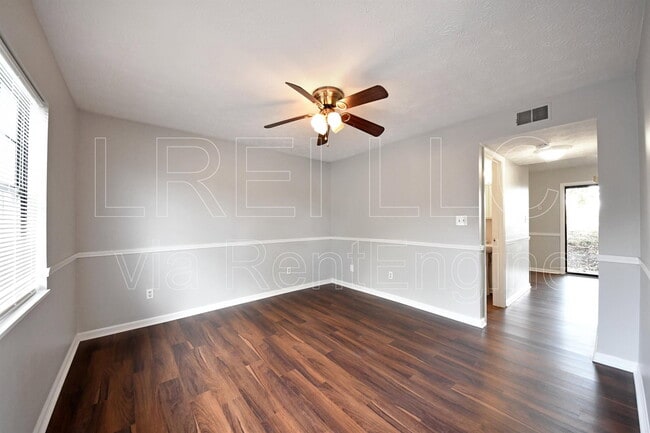 Photo - 621 Westport Rd