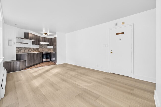 Photo - 3635 Ridgewood Av