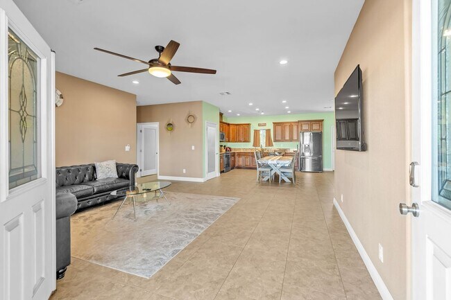 Photo - 4615 E St Louis Ave