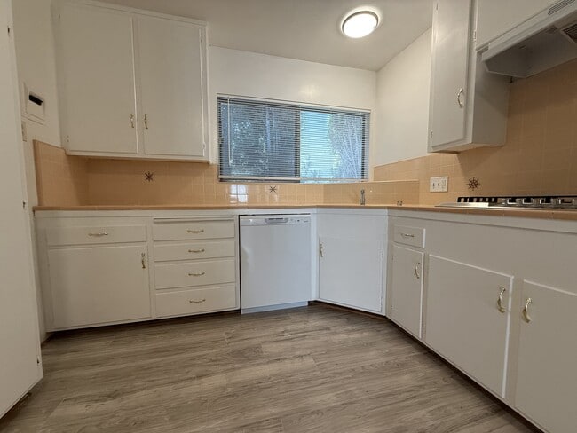 Building Photo - 330 E Fairview Ave Unit 4