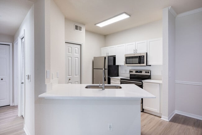 2BD, 2BA - 1164SF - Kitchen (Renovated)