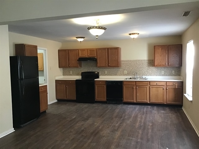Photo - 1909 Southernwood Ln