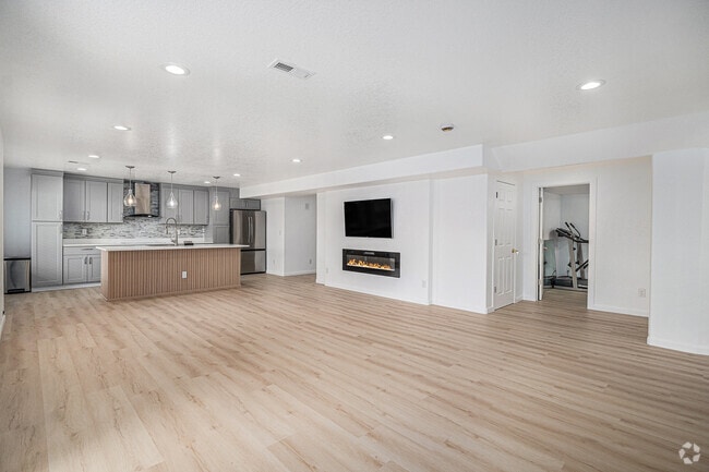 Building Photo - 6007 S Ukraine St Rental