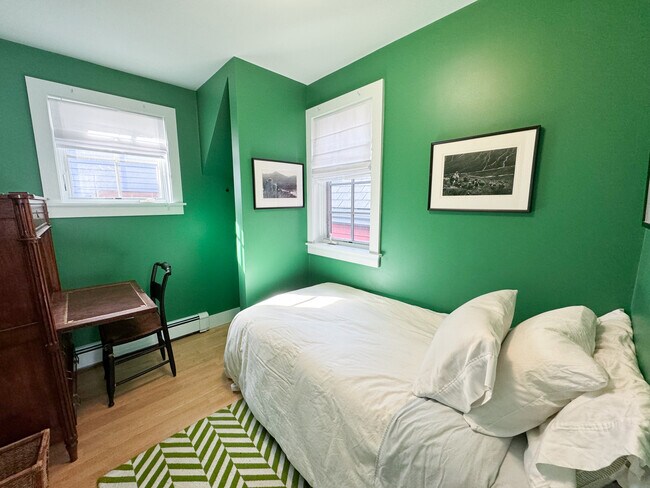 Photo - 3 Howland St