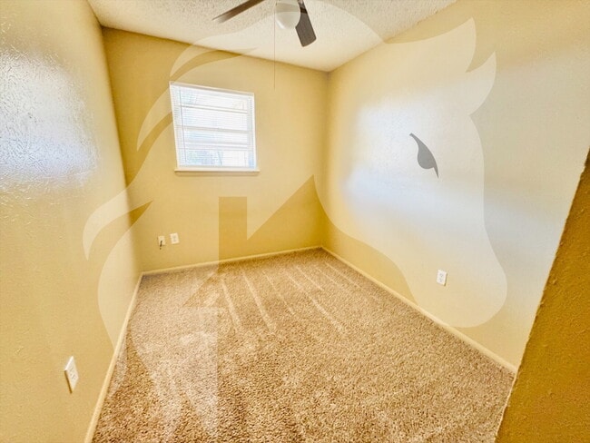 Photo - "Charming 4-Bed Oasis on NW Hoover Ave, La...